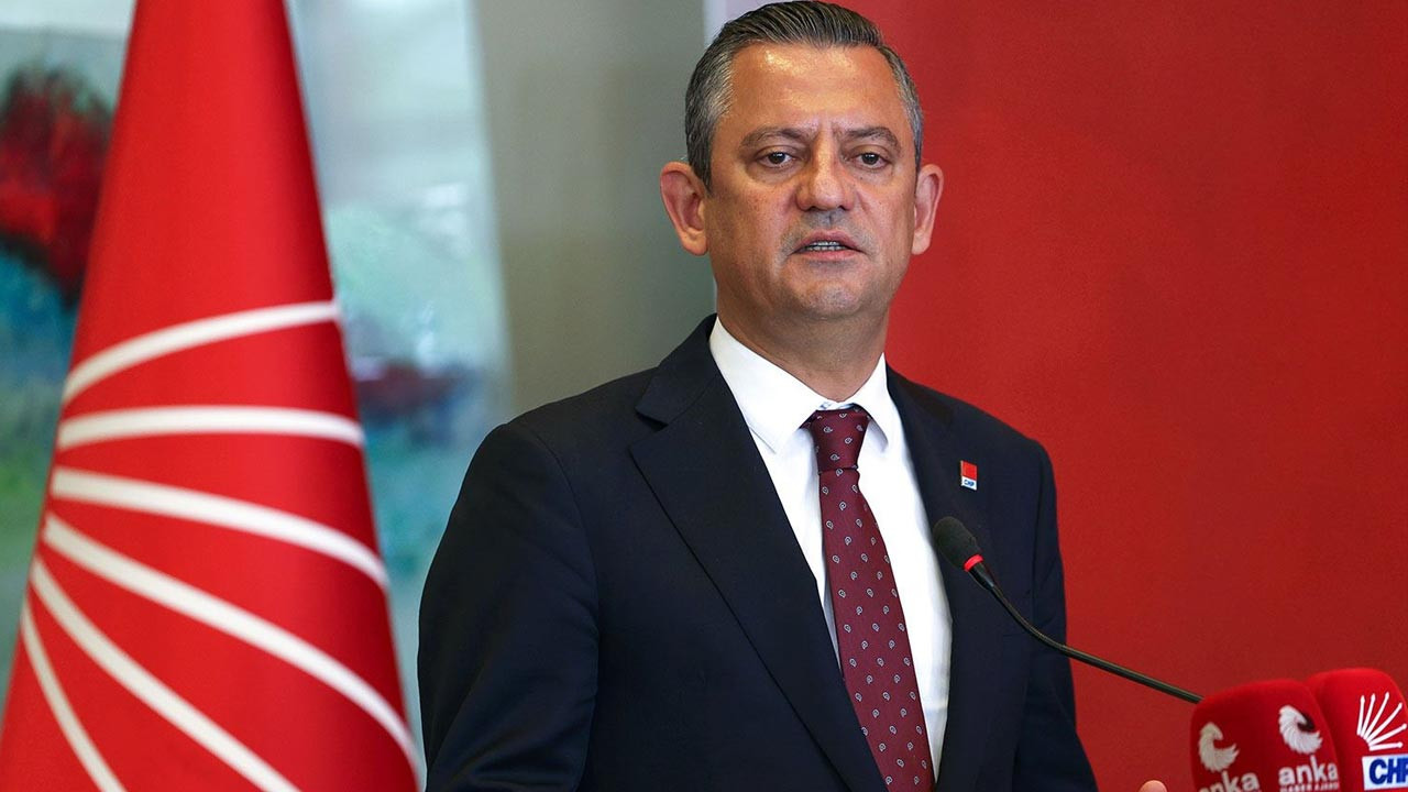 CHP Lideri Özel'den Cumhurbaşkanı Erdoğan'a Kayyım Tepkisi: 'Darbeci Geleneği Devam Ettirmektedir'