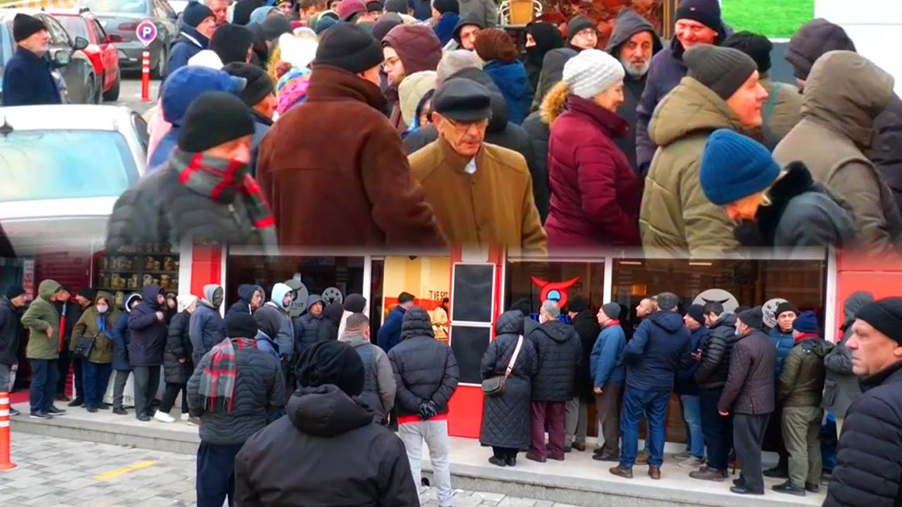 Emekliler Sabah Erkenden Yola Koyuldu: İstanbul’da Eksi 7 Derece Soğukta Kahreden Kuyruk