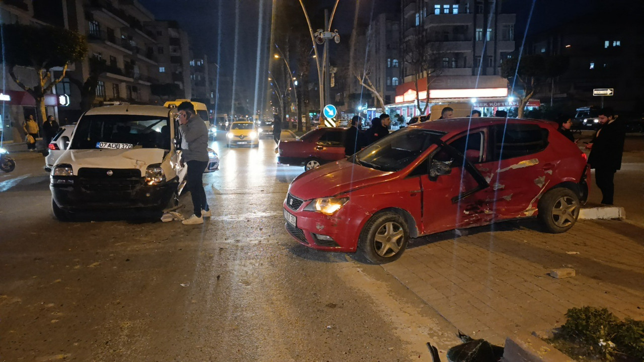 Antalya'da Trafik Kazası; 3 Yaralı