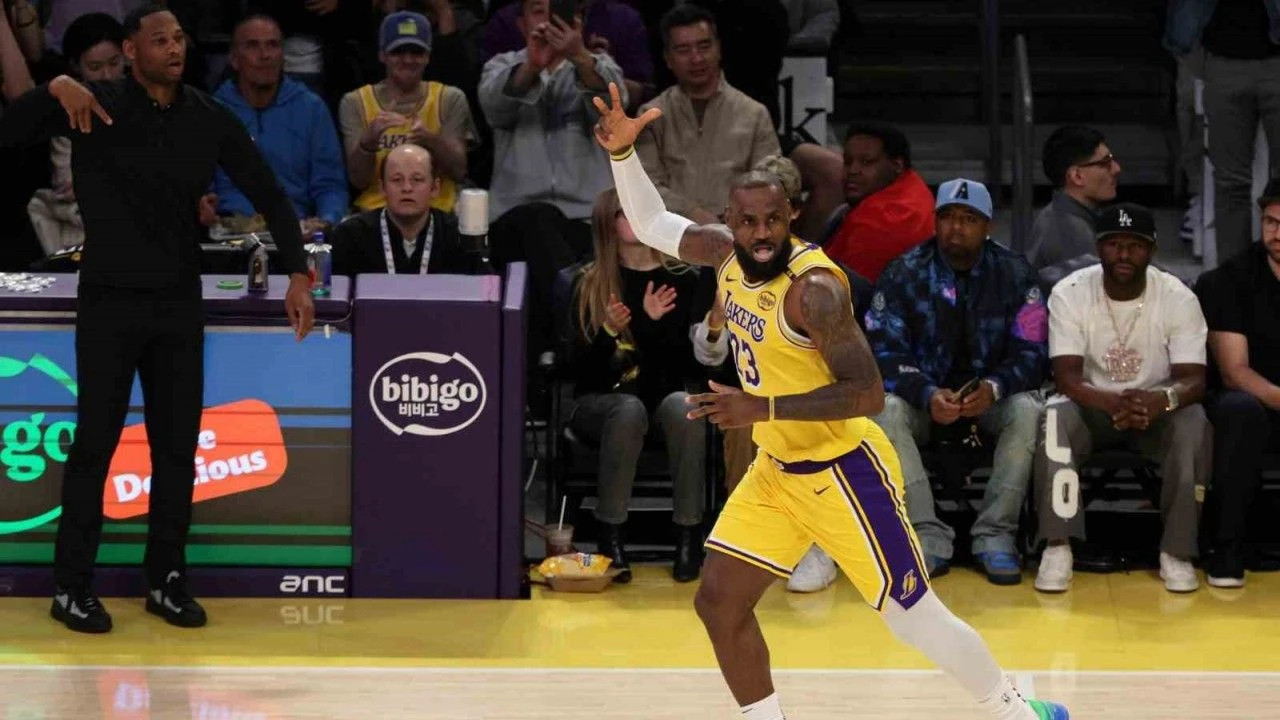 Lebron James'ten Bir Rekor Daha, Tarihe Geçti