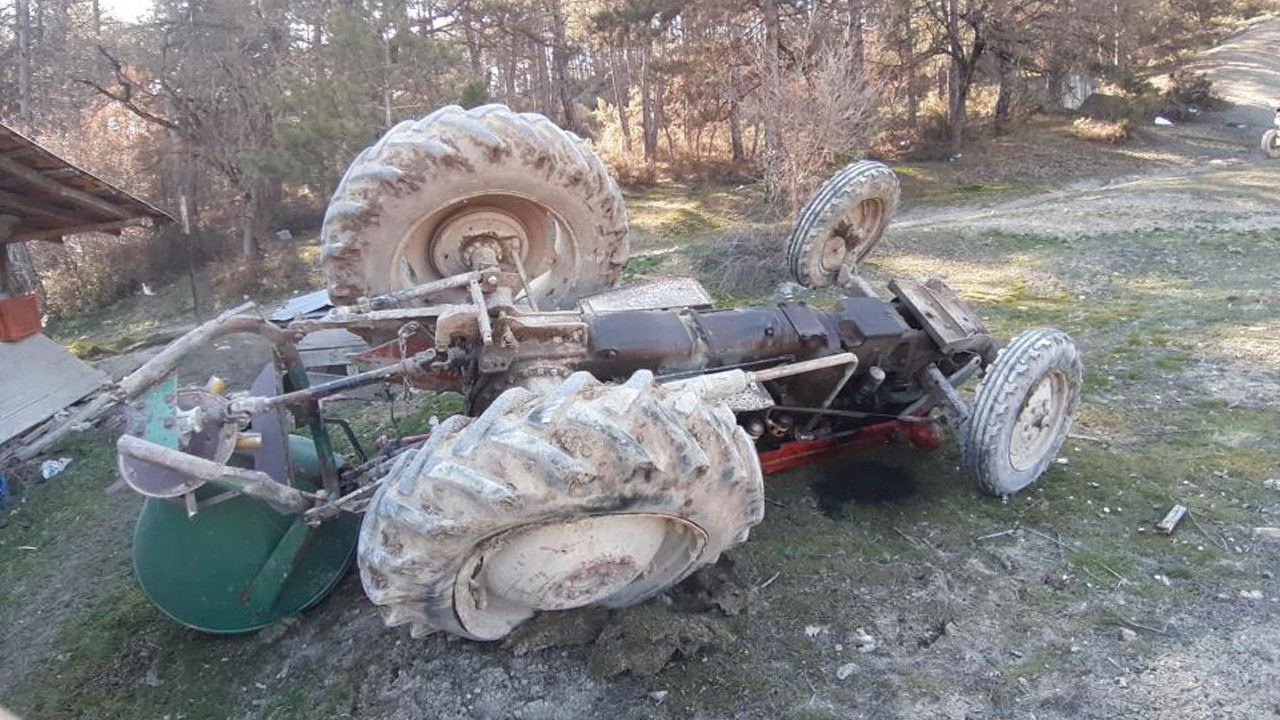 Bolu'da Traktör Devrildi! Sürücü Yaralı