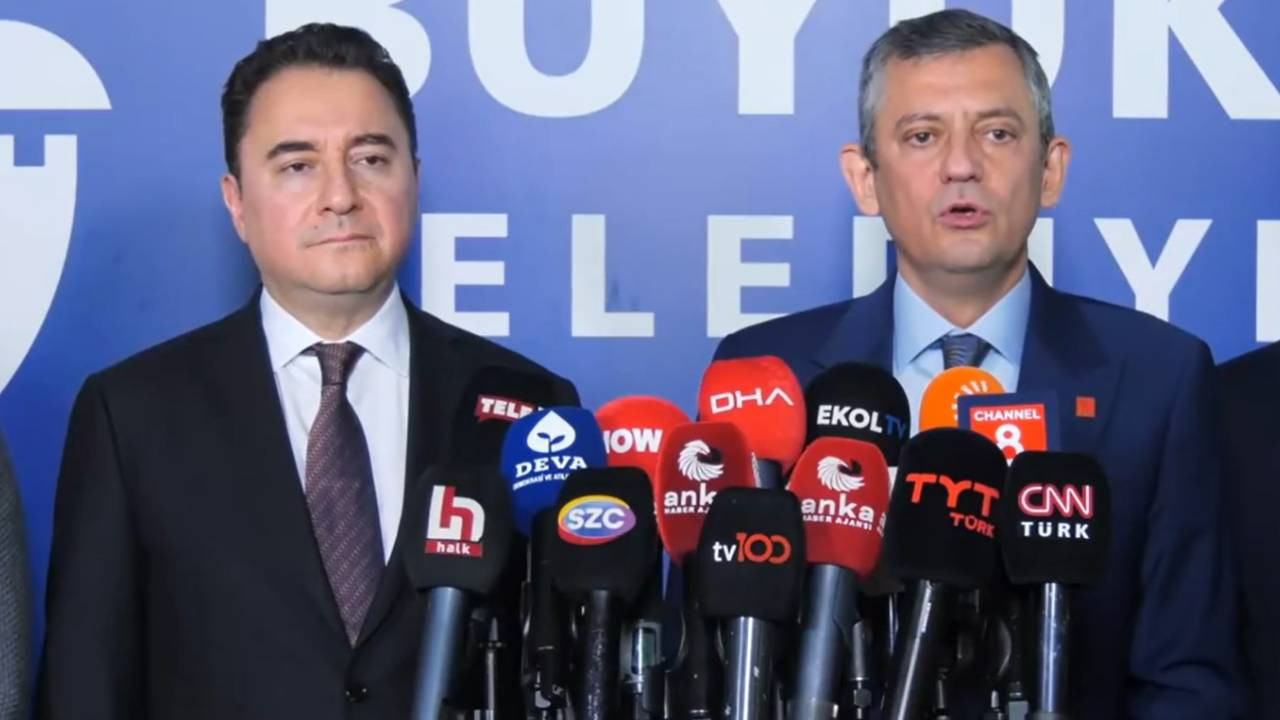 Babacan'dan Özel'e Dayanışma Ziyareti