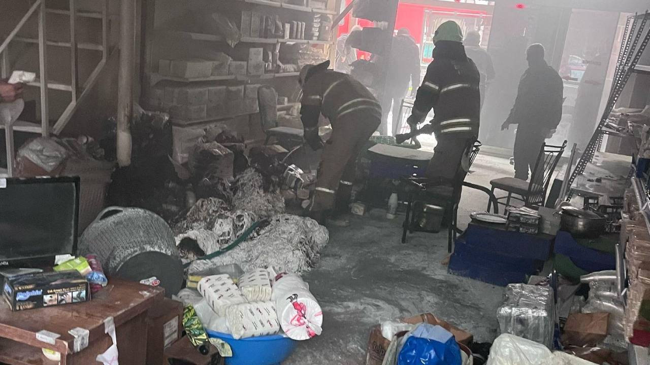 İzmir Çeşme'de İş Hanında Yangın Paniği