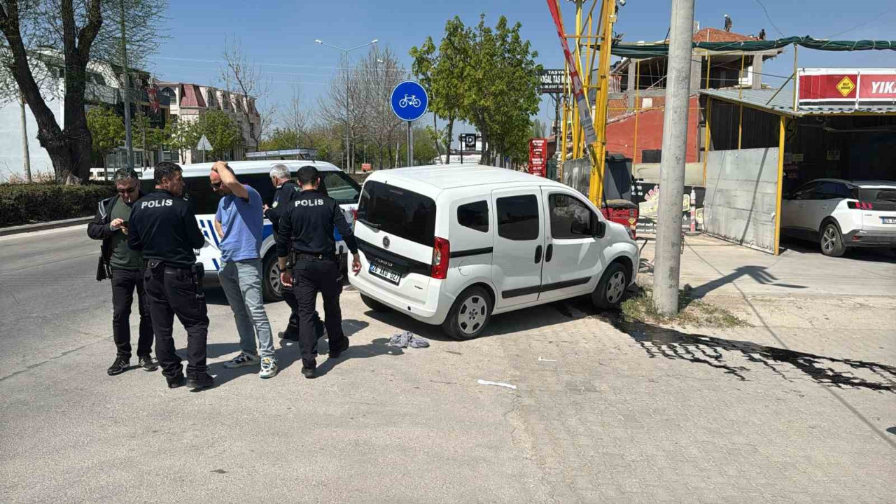Polisin Peşine Düştüğü Sürücü Kaza Yapınca Yakalandı