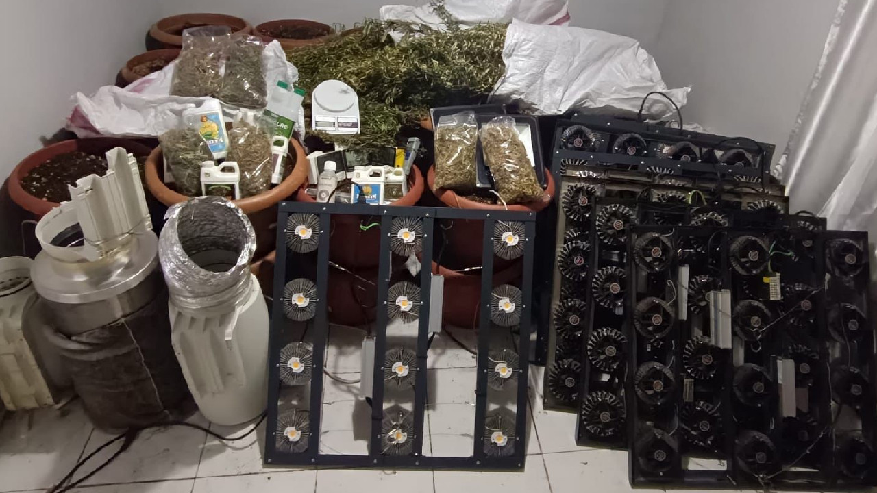 Ev Baskınından Zehir İmalathanesi Çıktı