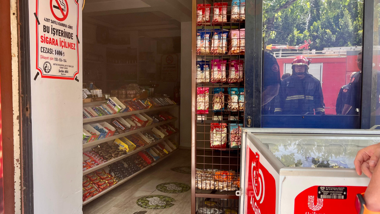 Antalya’da Markette Çıkan Yangın Kontrol Altına Alındı