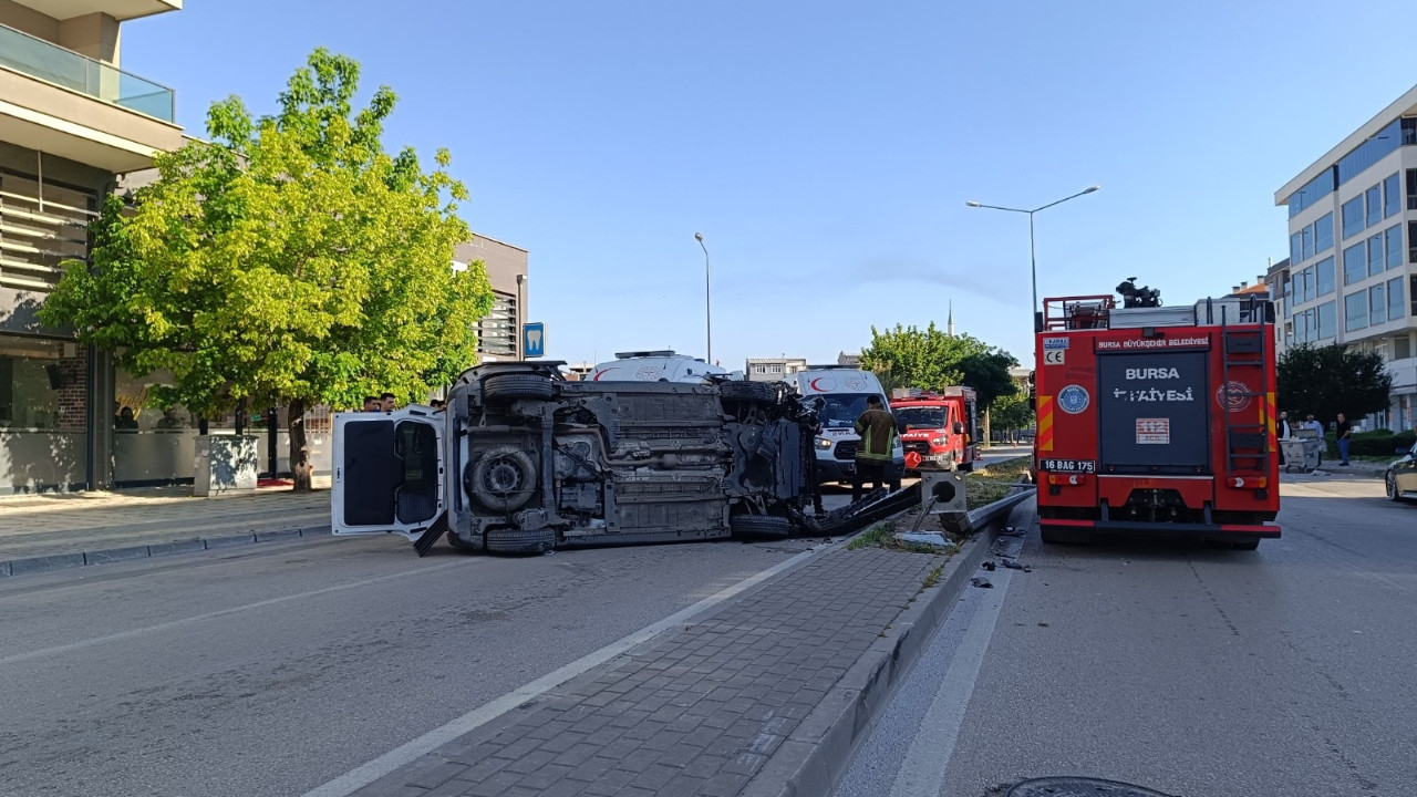 Bursa'da Feci Kaza: Polis Aracı Takla Attı! 5 Yaralı
