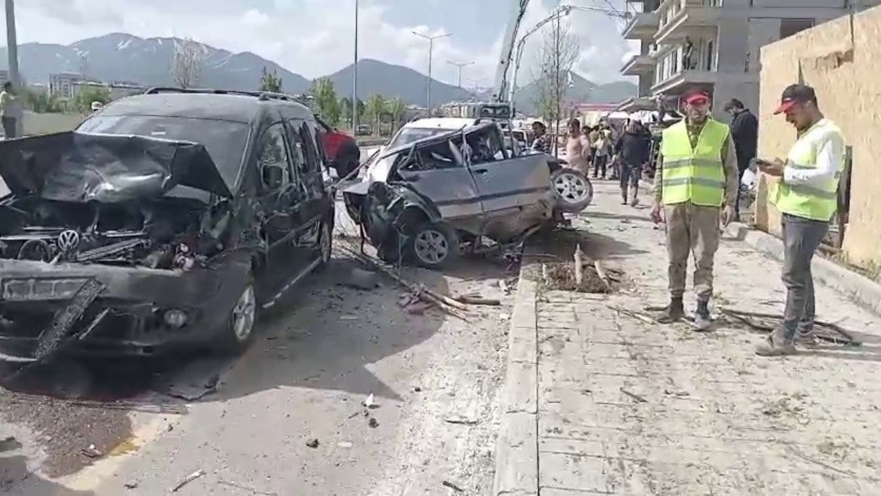 Beton Mikseri 8 Aracı Biçti! Korku Dolu Anlar Kamerada