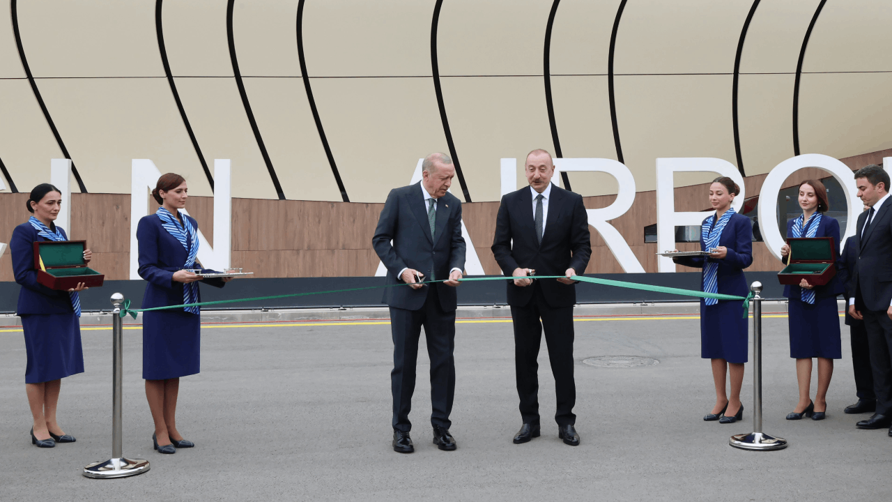 Cumhurbaşkanı Erdoğan, Azerbaycan Cumhurbaşkanı Aliyev'le Laçın Havalimanı'nın Açılışını Yaptı