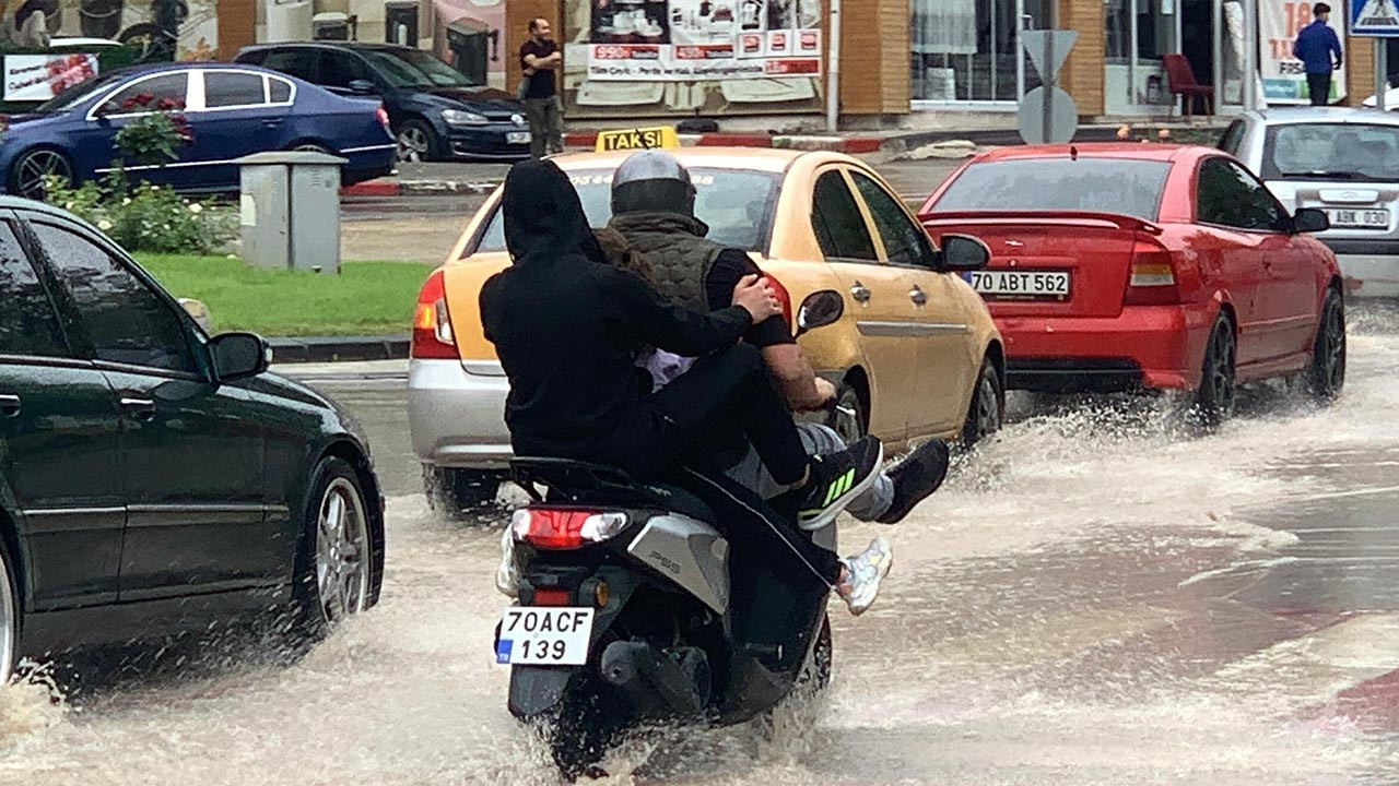 Karaman’da Sağanak Yağış Hayatı Olumsuz Etkiledi - Resim : 1