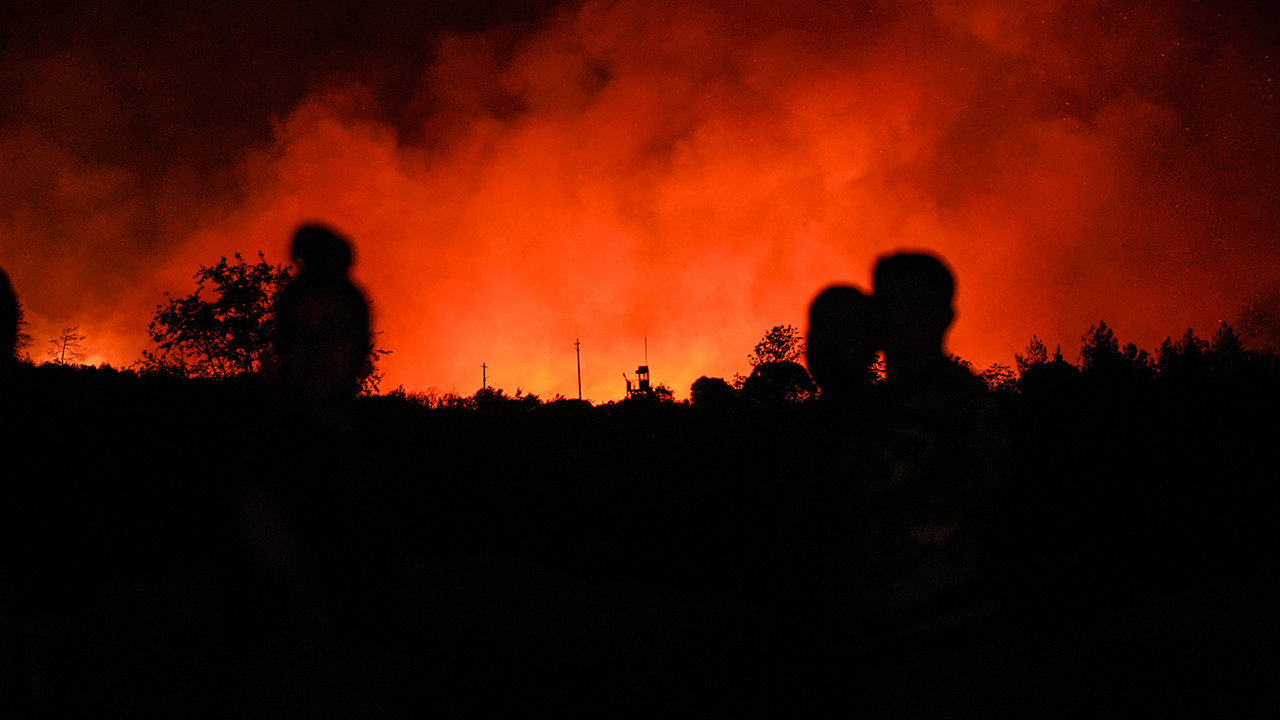 Buca’da 'Kırmızı Kabus'un Yürek Dağlayan İzleri! Yeşilin ve Mavinin Simgesi Siyaha Büründü - Resim : 1