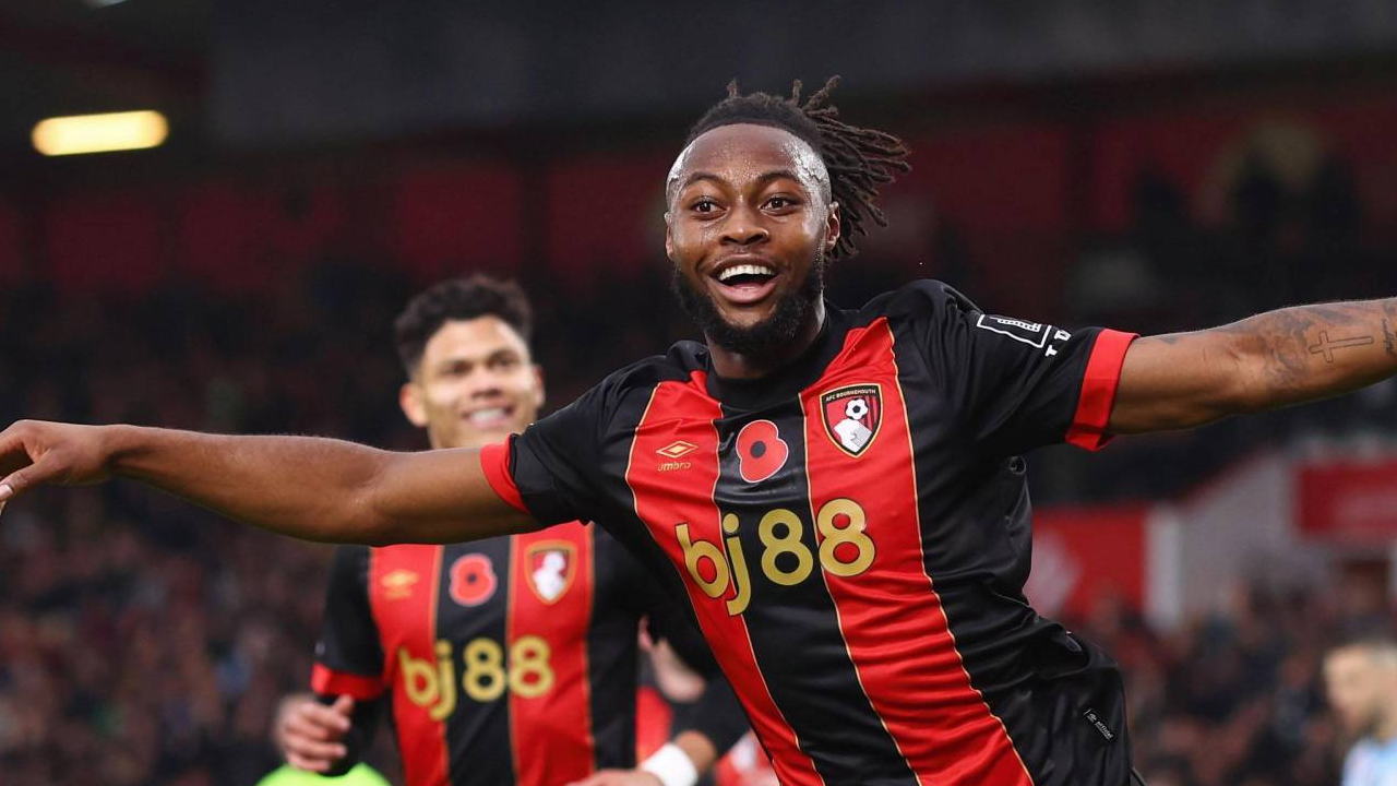 Premier Lig’de Genç Futbolcuya Büyük Şok! Hakem Maçı Durdurdu, Kulüpler Tek Ses Oldu - Resim : 2