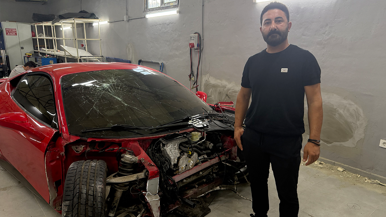 17 Milyonluk Ferrari Nasıl Parçalandı? Herkesin Konuştuğu Kazayı Yapan Usta İlk Kez Konuştu - Resim : 2