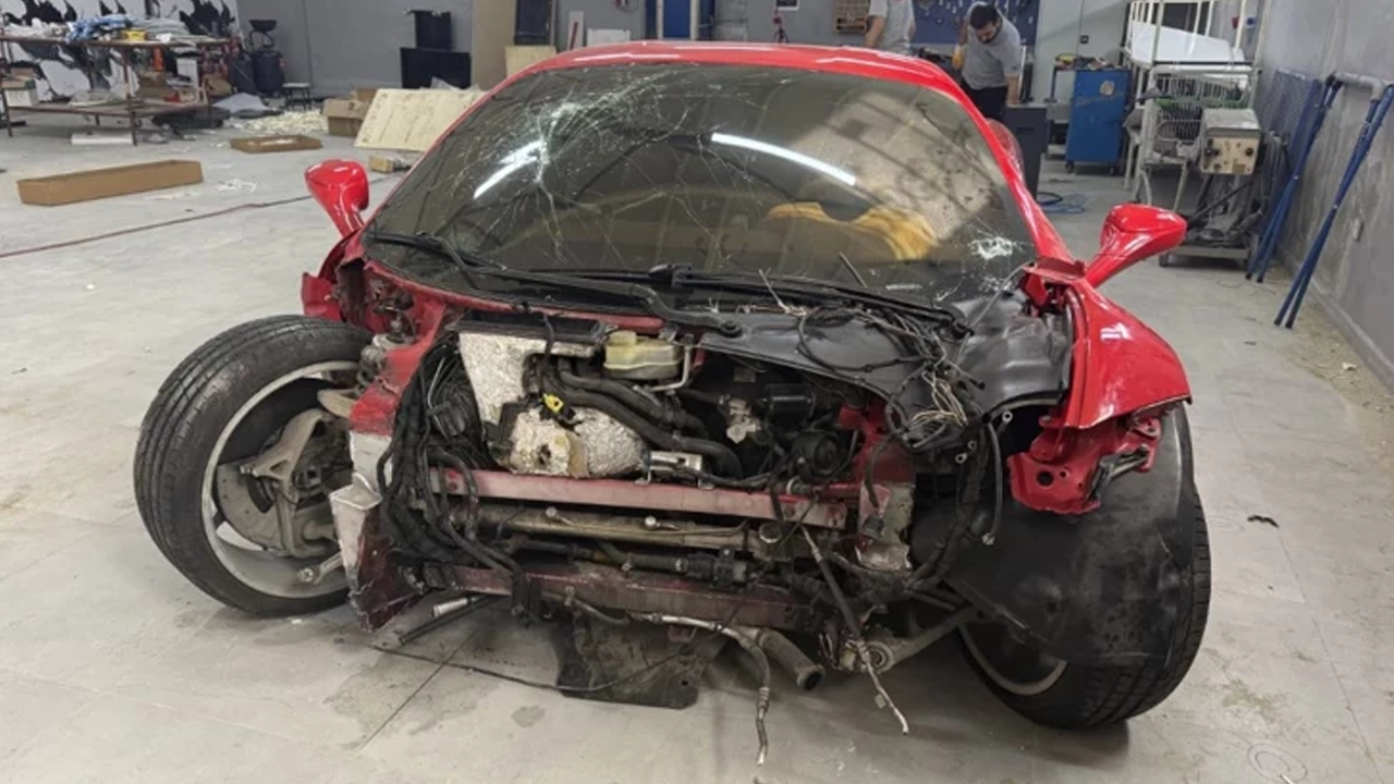 Hurdaya Dönen Milyonluk Ferrari’nin Sahibinden Şaşırtan İtiraf! Duyanlar Bir Kez Daha Üzüldü - Resim : 1