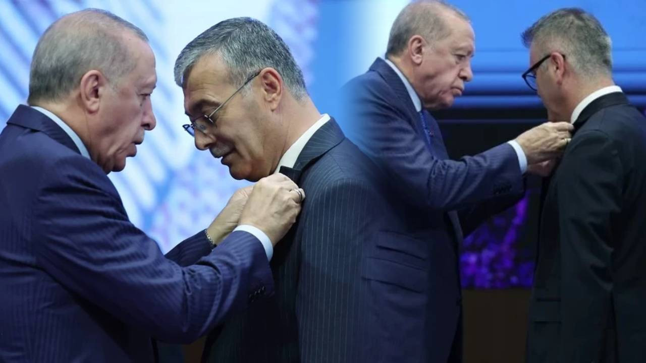 İki Belediye Başkanı AKP'ye Geçti, Rozetlerini Cumhurbaşkanı Erdoğan Taktı - Resim : 2