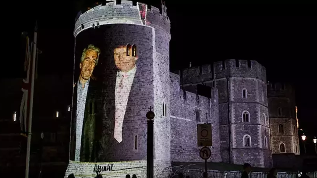 Trump’ı Küplere Bindiren Fotoğraf! ‘Protesto’ Duvarı İngiltere Ziyaretine Gölge Düşürdü - Resim : 2