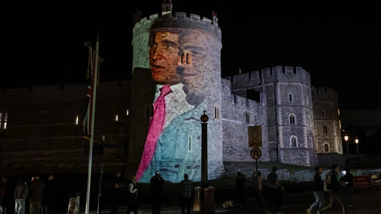 Trump’ı Küplere Bindiren Fotoğraf! ‘Protesto’ Duvarı İngiltere Ziyaretine Gölge Düşürdü - Resim : 3