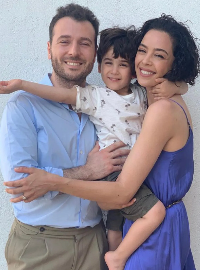 2002 Kainat Güzeli Azra Akın Güzellik Sırrını Yıllar Sonra Açıkladı! 2 Şey Söyledi - Resim : 3