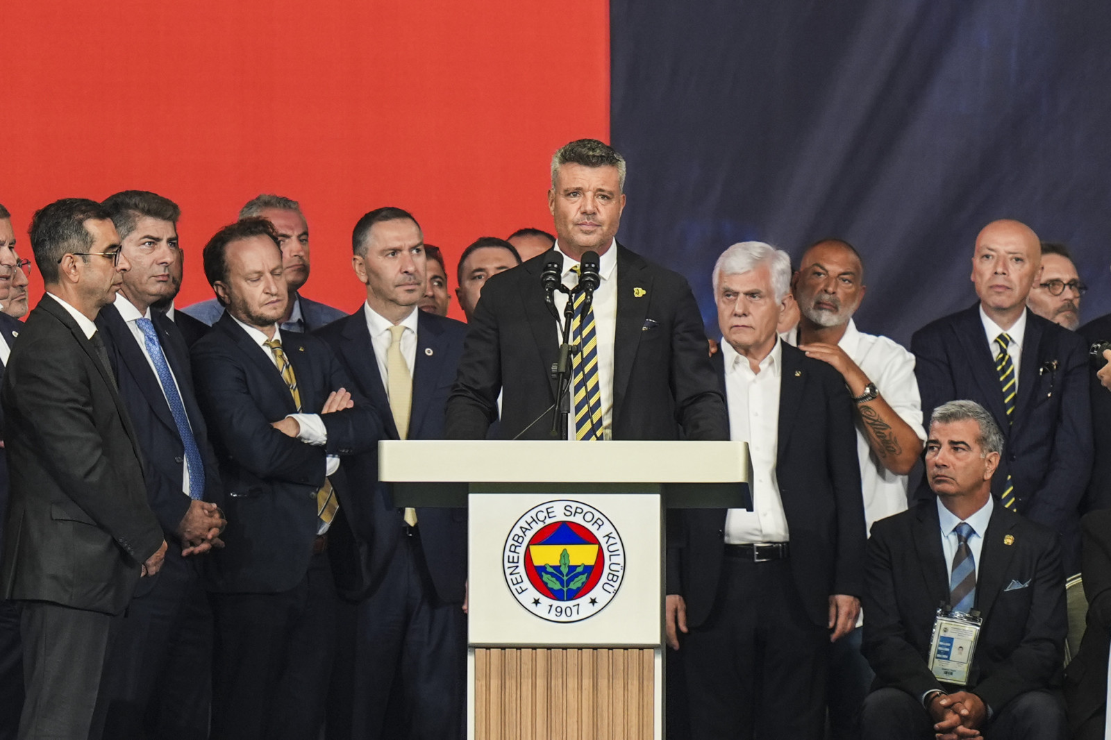 Ali Koç'tan Fenerbahçe’nin Çiçeği Burnunda Başkanına 'Borç' Mirası! Hepsi Peş Peşe Sıralandı, Liste Uzadıkça Uzuyor - Resim : 1