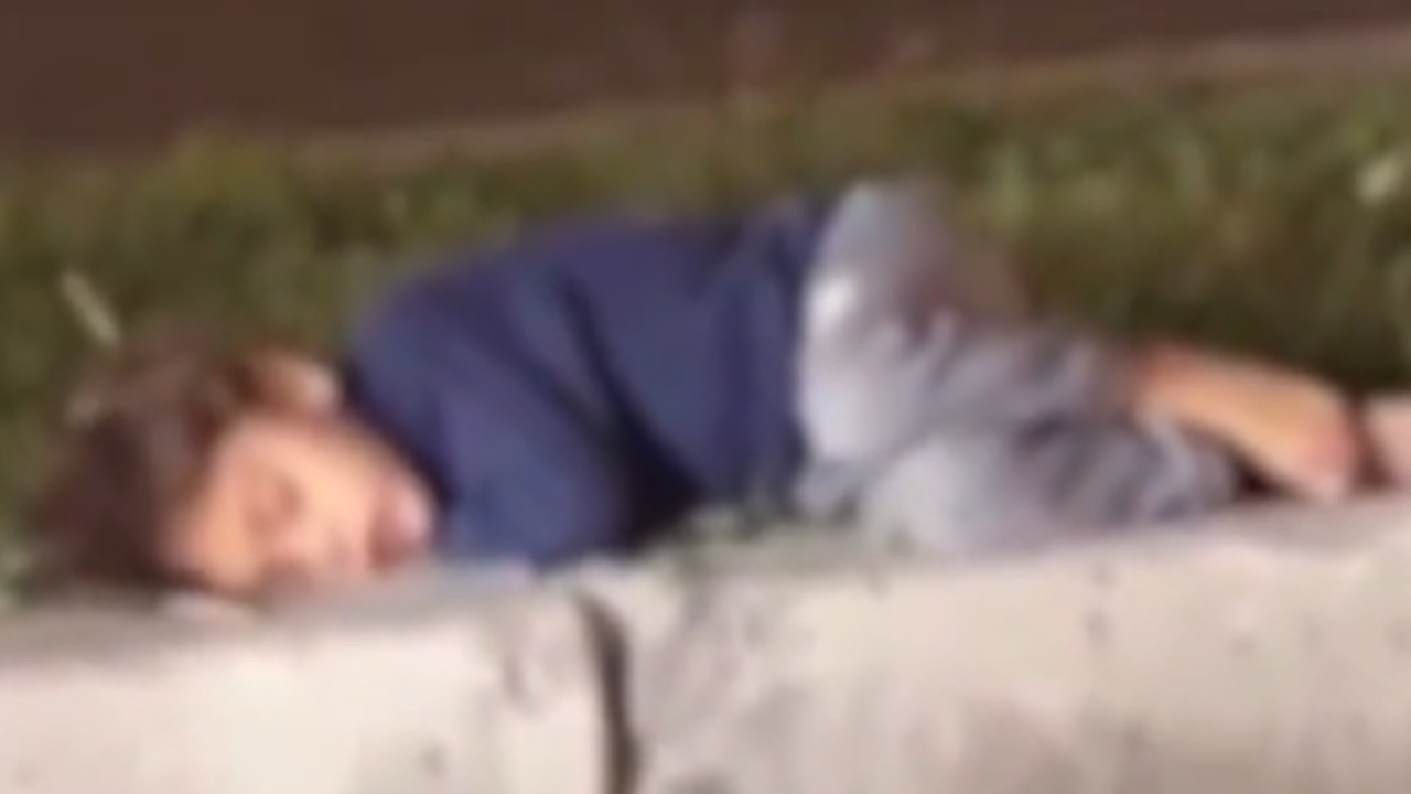 Batman’da Sokakta Uyuyan Çocuk ve 6 Kardeşi Devlet Koruması Altına Alındı - Resim : 1