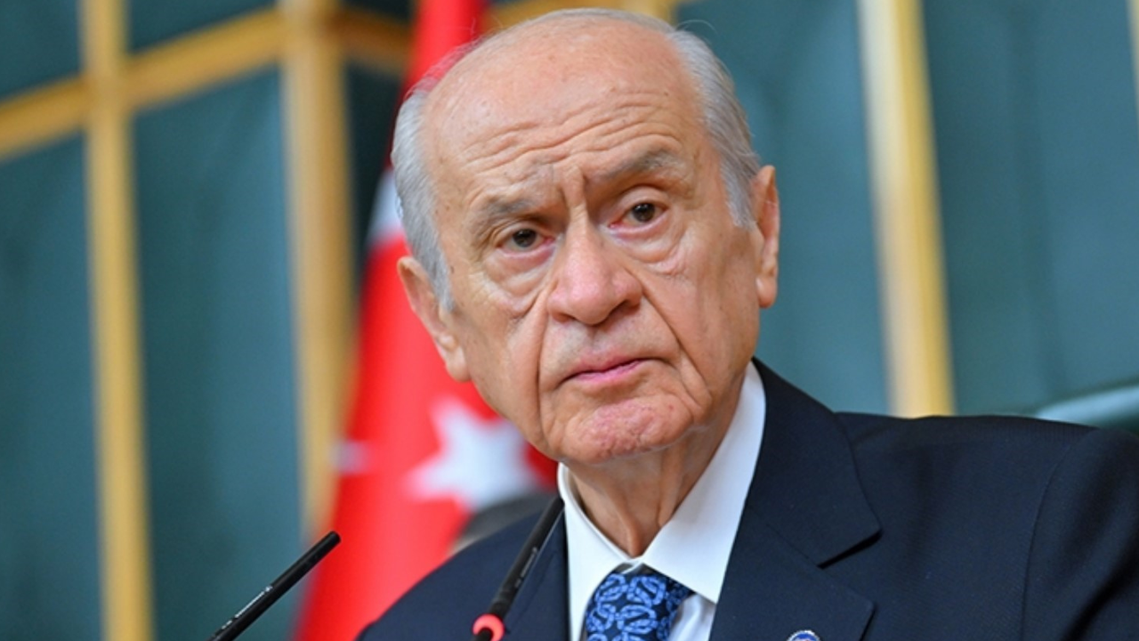 Bahçeli’ye 4 Kelimelik Büyük Sürpriz! Diyarbakır Surlarına Asıldı - Resim : 1