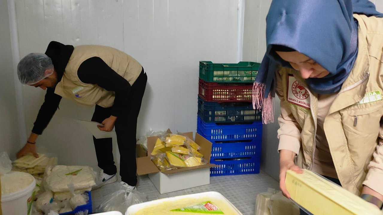 Ankara’da Ölüme Korkunç Davetiye! Tam 3 Ton, Hepsi Bozuk ve Küflenmiş … Tek Tek İmha Edildi - Resim : 1