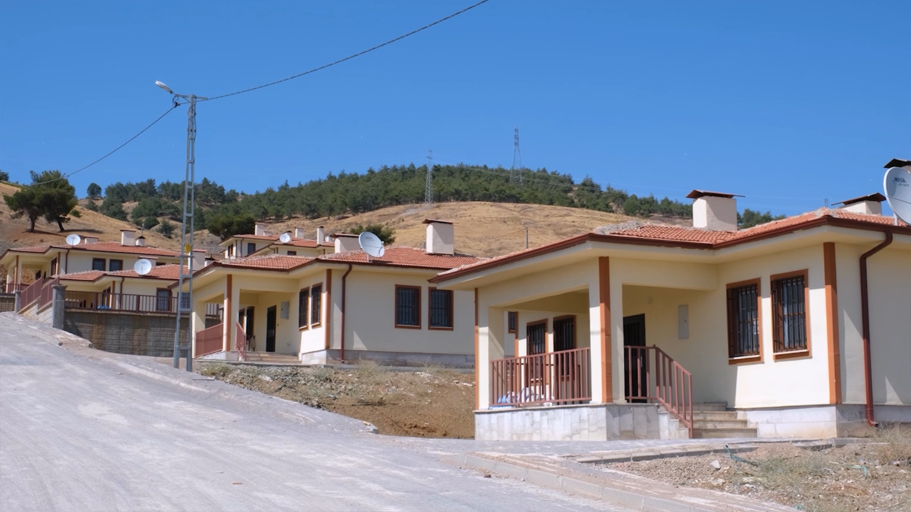 Bakan Kurum ‘Çok Az Kaldı’ Dedi, 6 Şubat’ın Merkezinden Duyurdu: ‘Yüzlerce Mutluluk İçin Sözümüzü Tamamlamayacağız’ - Resim : 1