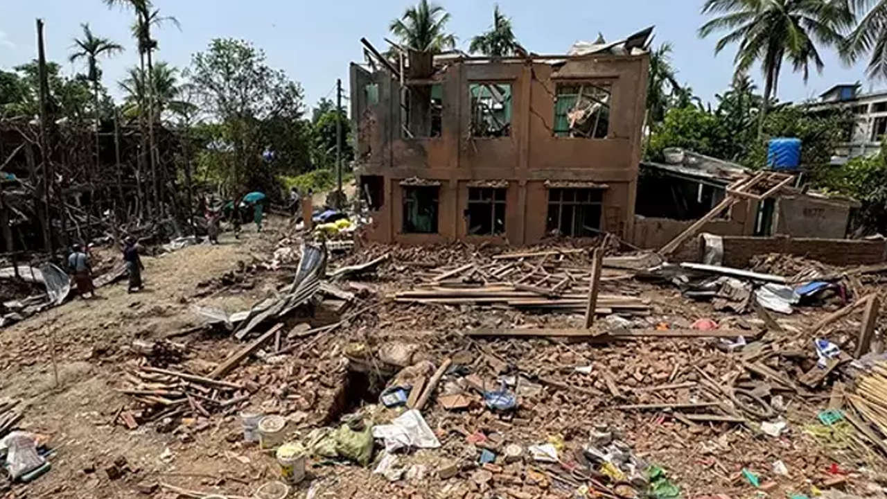 Myanmar’da Festival Alanı Savaş Alanına Döndü! Ordu’dan Bombalı Saldırı, En Az 40 Kişi Hayatını Kaybetti - Resim : 1
