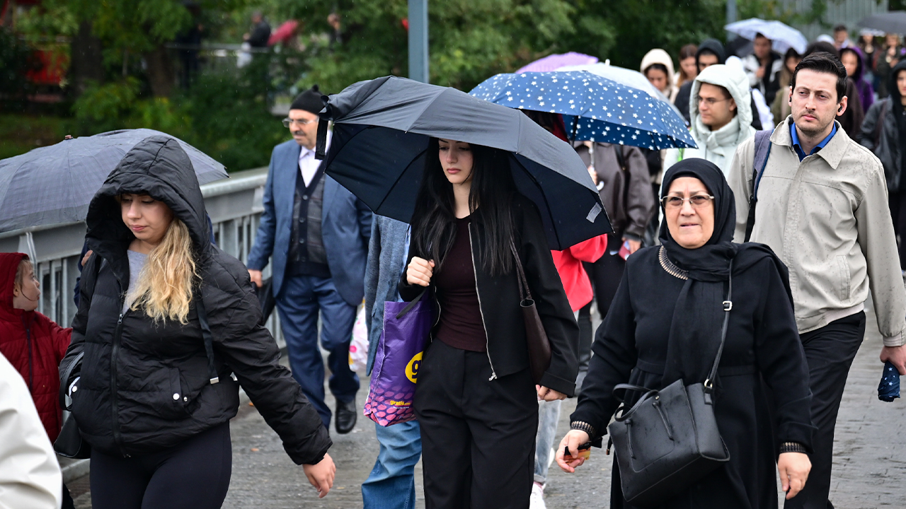 İstanbul’da Akşam Sürprizi! Mesai Bitti Kabus Başladı, Trafik Yüzde 71’e Dayandı - Resim : 5