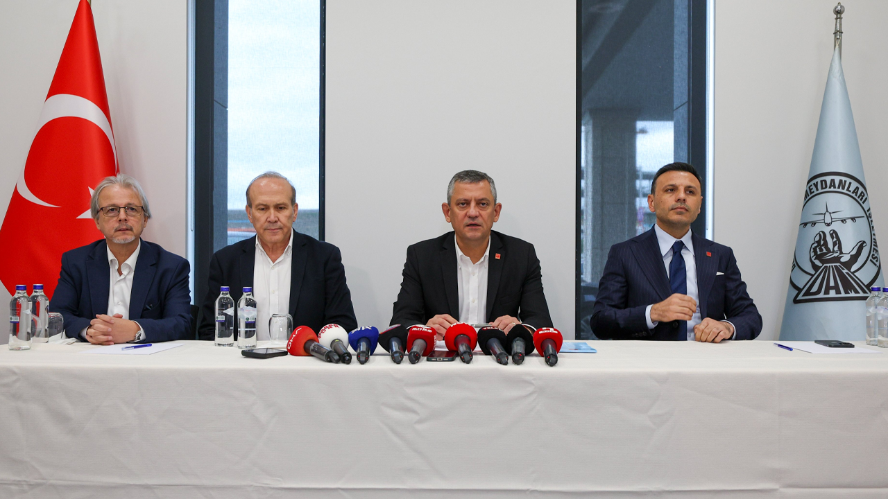 Süreç Komisyonu’ndan İmralı’ya Bir Heyet Giderse CHP İçinde Yer Alır mı? Özgür Özel'den Net Yanıt - Resim : 2