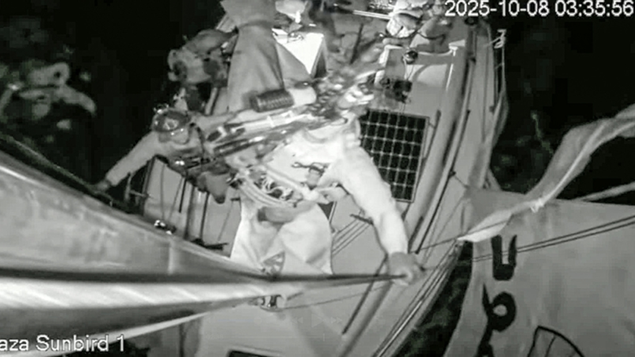 İsrail Alıkoymuştu! Özgürlük Filosu Üyesi Fransız Milletvekili Camara, Ürdün’e Nakledilecek - Resim : 3