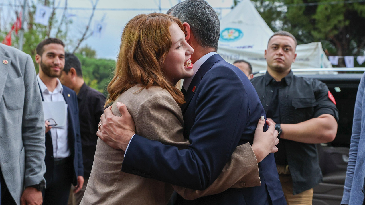 Özgür Özel’den Kız Çocuklarına Büyük Söz: 'Borcumuzu Ödeyeceğiz' - Resim : 2