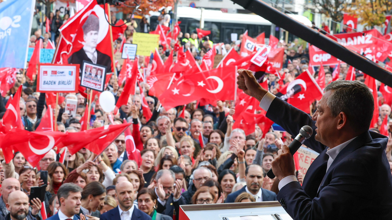 Özgür Özel'den Brüksel'de Mitinginde Net Mesaj: 'Vallahi de Billahi de Bir Adım Geri Durmayacağım' - Resim : 2