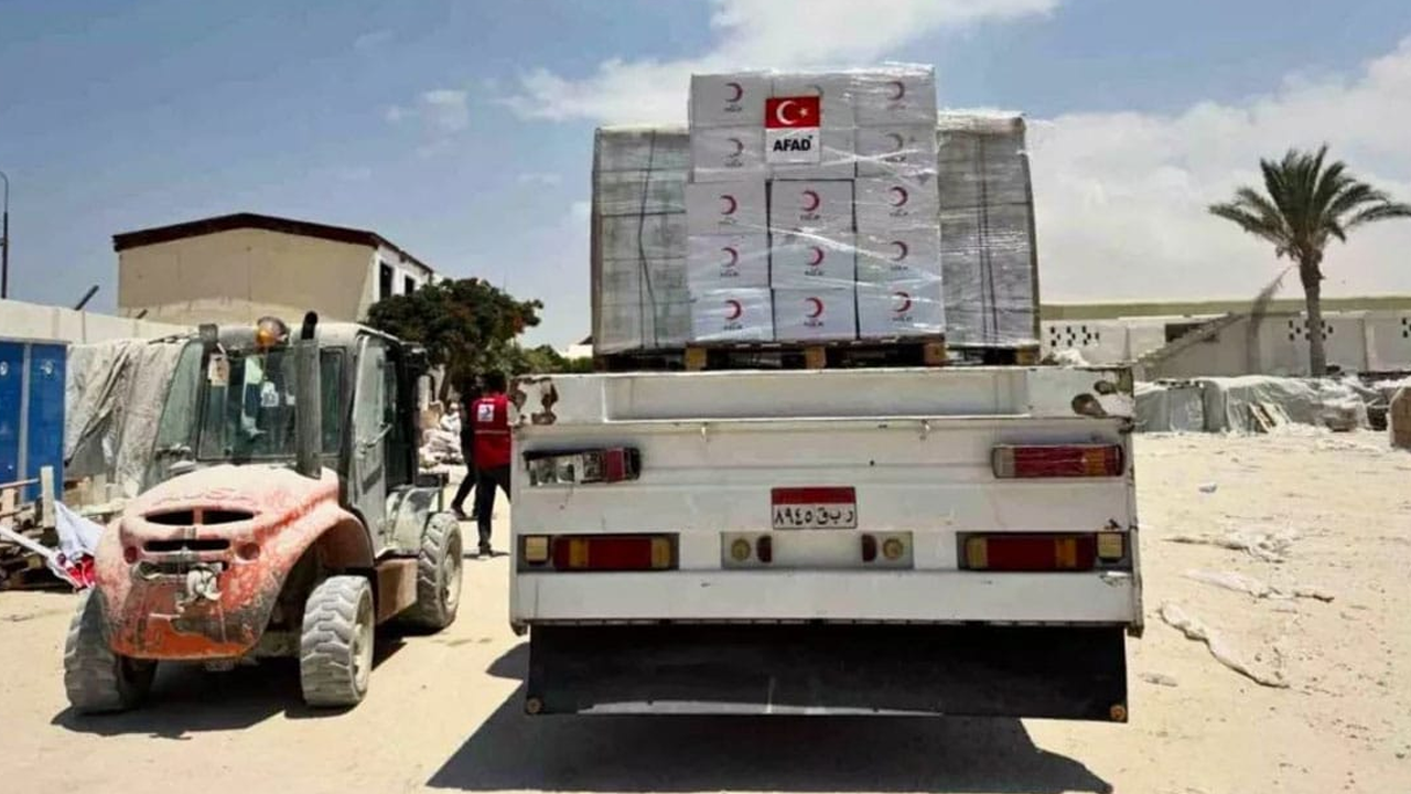 Gazze'de Ateşkesin İlk İzleri! Yardım Tırları Kente Giriyor - Resim : 3