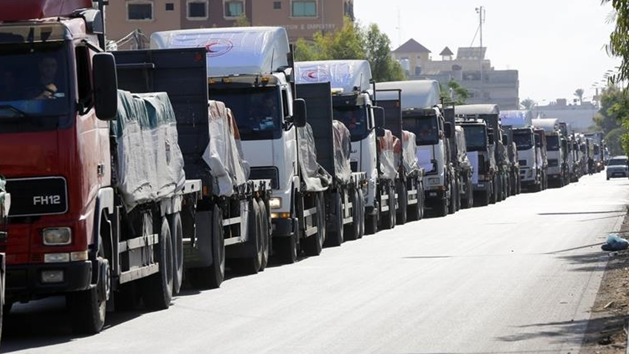 Gazze'de Ateşkesin İlk İzleri! Yardım Tırları Kente Giriyor - Resim : 2