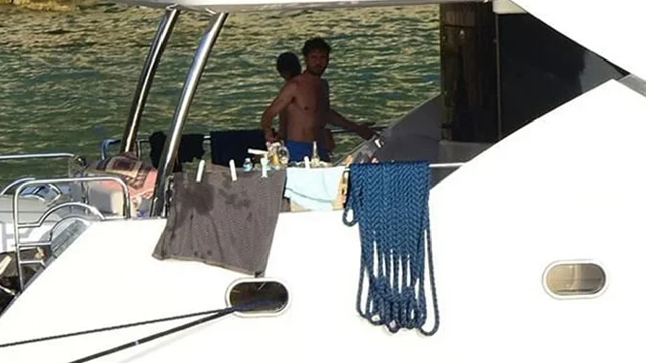 Ünlü Oyuncu Aras Bulut İynemli’nin Lüks Teknesinin Fiyatı Dudak Uçuklattı! En Özel Konuğunu Ağırladı - Resim : 3