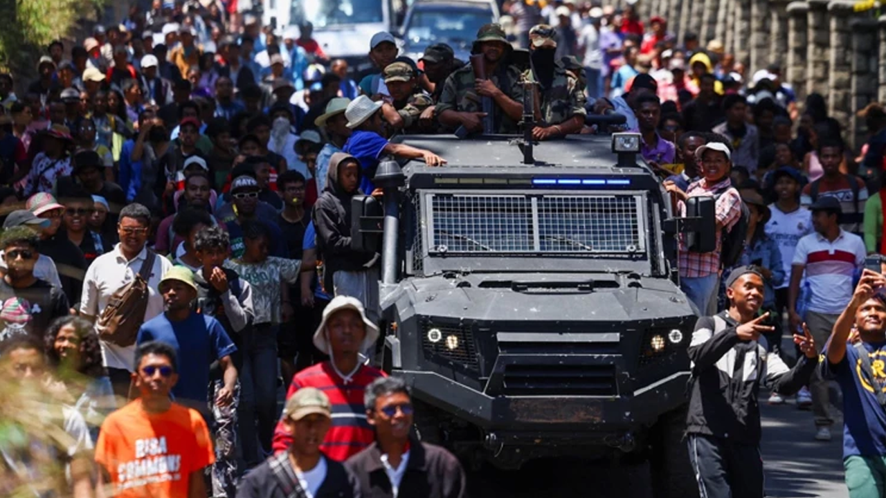 Madagaskar'ı Karıştıran İddia! ‘Cumhurbaşkanı Kaçtı, Talimatı Macron Verdi’ - Resim : 1