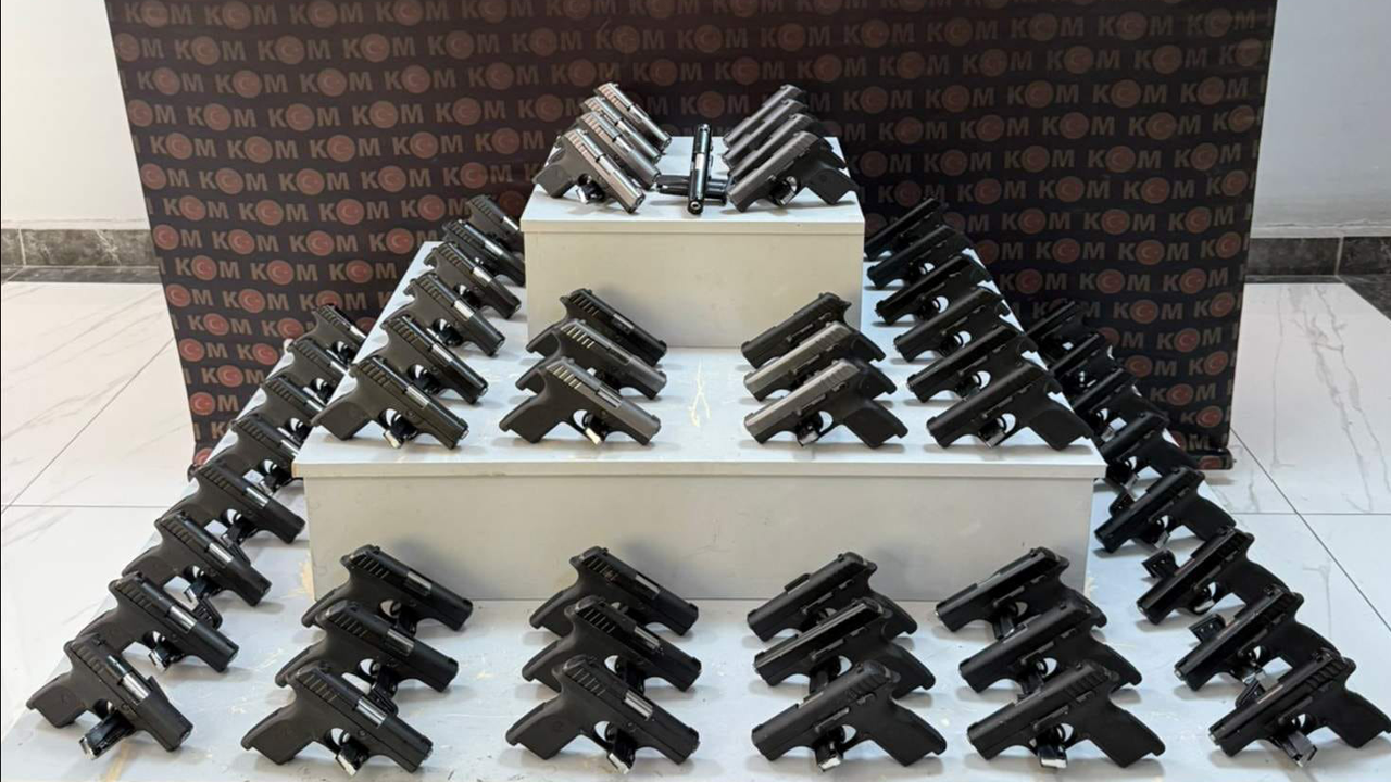 Yolcu Otobüsünde Cephanelik... Bagajdan Çıkanlar Şok Etti! - Resim : 1