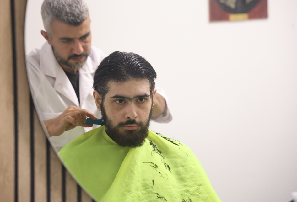 Türkiye Onu Konuşmuştu! 6 Şubat Depreminden Sonra Evden Çıkmayan Barış 3 Yıl Sonra İlk Kez Dışarı Çıktı - Resim : 2