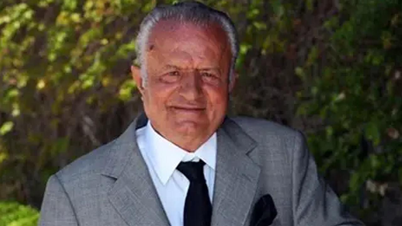 Koleksiyonlarını Dünyaca Ünlü Modeller Taşımıştı! Zeki Triko'nun Kurucusu Zeki Başeskioğlu Hayatını Kaybetti - Resim : 2